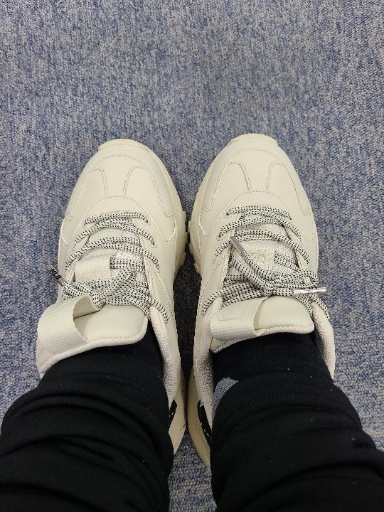 OLDorder スニーカー aespa winter 着用モデル シルバー系 OLDorder スニーカー aespa winter 着用モデル シルバー系 Qoo10