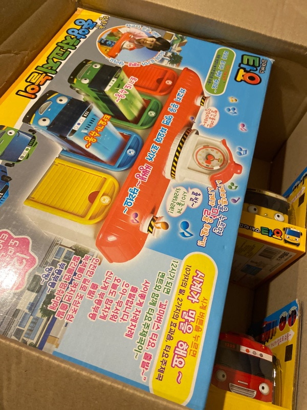 Qoo10] ちびっこバス タヨ バス車庫 遊びセット : おもちゃ・知育