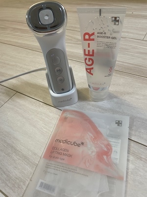 メディキューブ AGE-R 美顔器 ユーセラディープショット コラーゲンジェル付 MEDICUBE(メディキューブ) / AGE-R ユーセラディープショットの公式