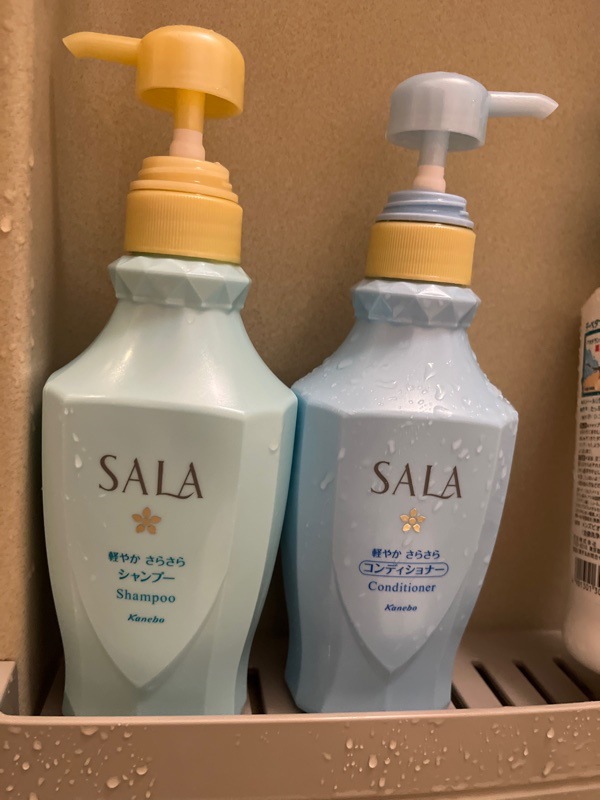 Qoo10] カネボウ サラ シャンプー 詰め替え カネボウ 軽