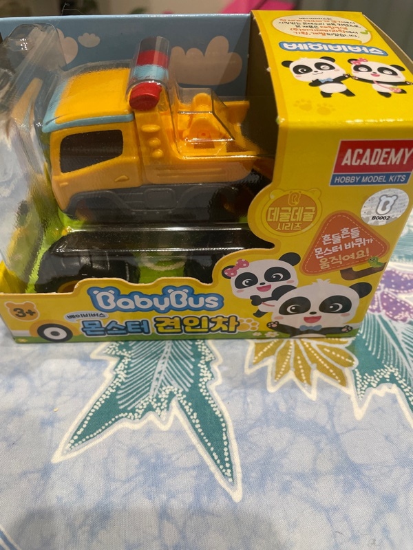 Qoo10] ベビーバス モンスターカー ミニカー 7種類 : おもちゃ・知育