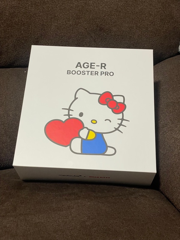 【最終お値下げ中！】ほぼ新品 メディキューブ ブースタープロ ハローキティ 新品未開封】medicube メディキューブ ブースタープロ 美顔器