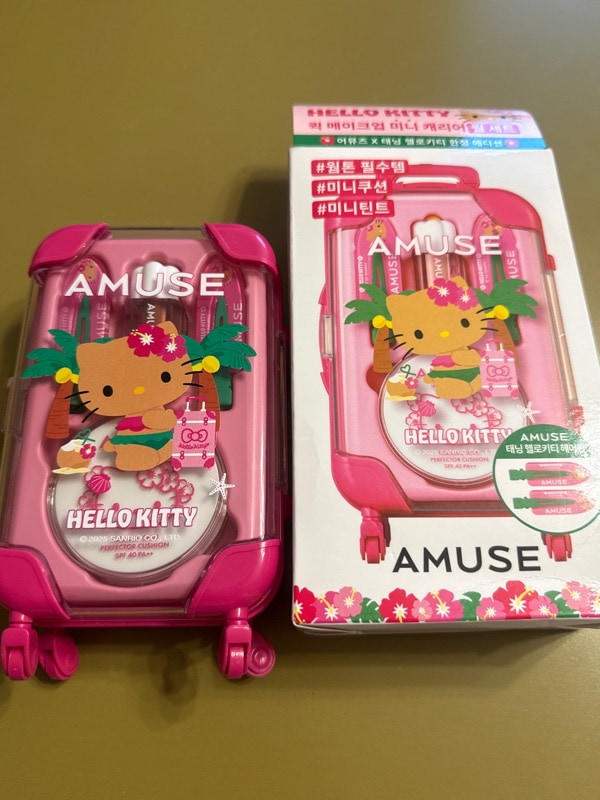 日焼けハローキティ]クイックメイクミニキャリーセット