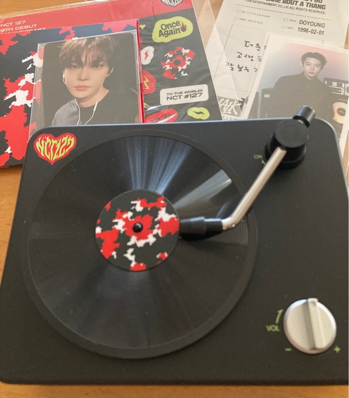 NCT127 ドヨン SUPERHUMAN レコード盤 LP盤 NewJeans - Supernatural and Right Now on 12