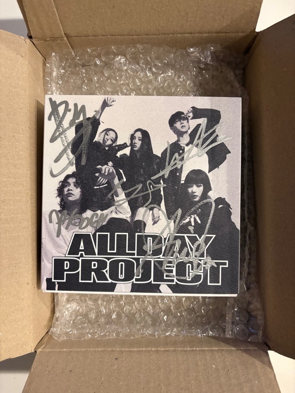 Qoo10] Mwave直筆サイン入り+公式トレカ特典 : KPOP