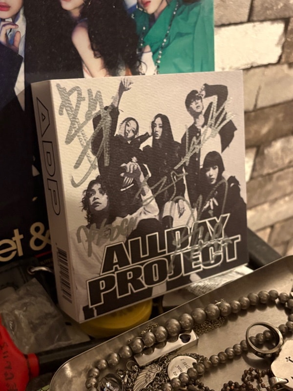 Qoo10] Mwave直筆サイン入り+公式トレカ特典 : KPOP