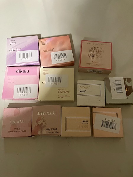 Qoo10] INSで話題沸騰 アイシャドウ 四色 ア