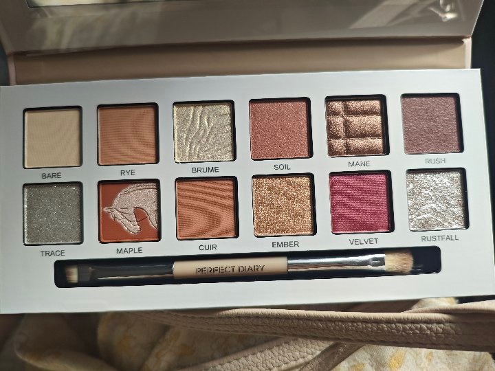 エクスプローラ動物アイシャドウパレット