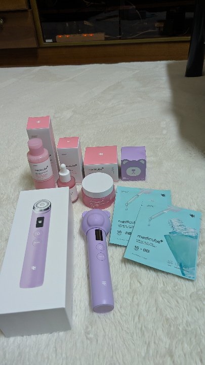 Qoo10] メディキューブ 【ひかるコラボ】 AGE-Rブースタープ