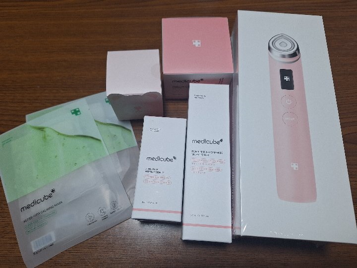 Qoo10] メディキューブ 【ひかるコラボ】 AGE-Rブースタープ