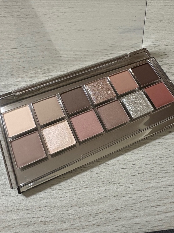12シェイズアイシャドウパレット