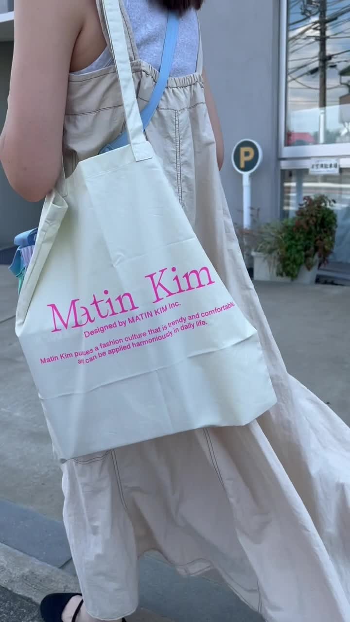 Matin Kim トートバッグ ポーチ付き MATIN KIM SPORTY TOTE BAG IN BLACK スポーティ トートバッグ