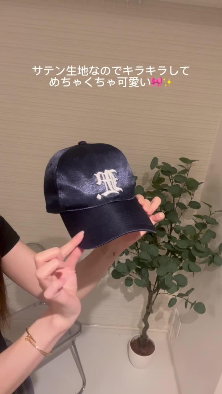 JENNIE着用】LMC サテン キャップ ネイビー - 帽子